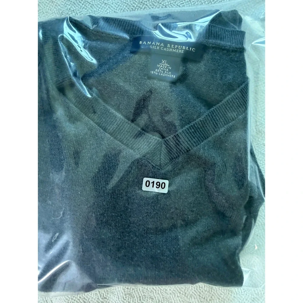 Banana Republic Mens XL Gray Silk Cashmere V-Neck Sweater Minimalist Knit Top